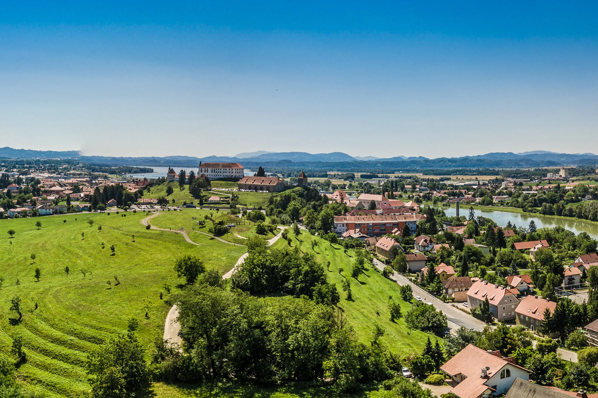 Pogled na kamp in Ptujski grad s Panorame